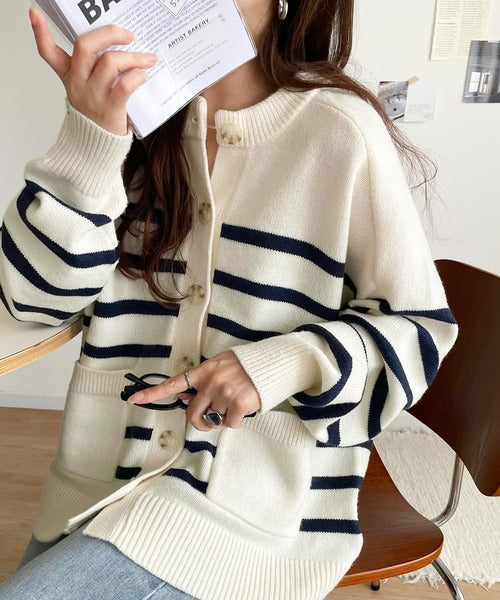 絶妙なすっきりシルエットで、華奢感がかなう。エポレットスリーブ