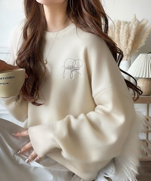 スウェットライクで”魅せる”大人のリラクシーな1枚。胸元サインロゴ