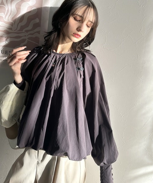 チャイナボタンが旬を先取り♪前後2wayリボン使いタックブラウス（長袖