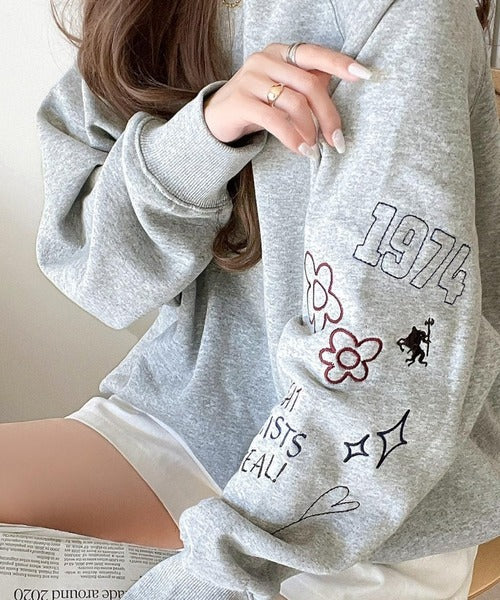 ハンドメイド風刺繍に釘付け。前後2wayランダム袖刺繍裏起毛スウェット