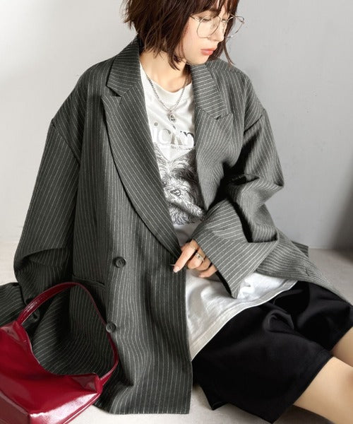 きちんと見えるのに、かたくない。袖タックダブルボタンテーラード