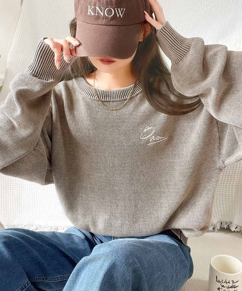 大人可愛いレトロな雰囲気。綿100％ワンポイント刺繍ピグメントニット