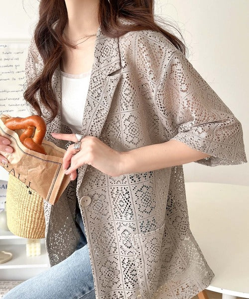 繊細なレースがつくる、大人のための“雰囲気服”。ポケットつきパネル