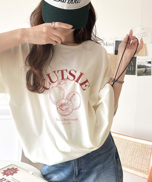 毎日のスタイルを楽しく彩る。前後2way裾ドロストフルーツグラフィック