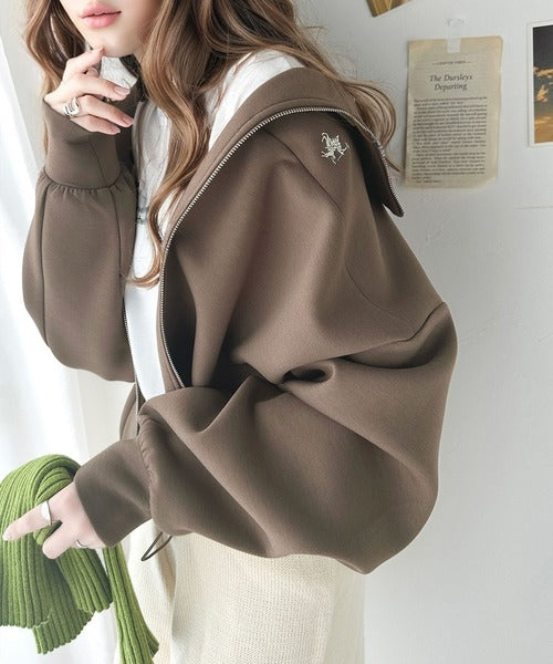 滑らかでリラクシーな映え。ダンボール裾ドロストジップアップブルゾン