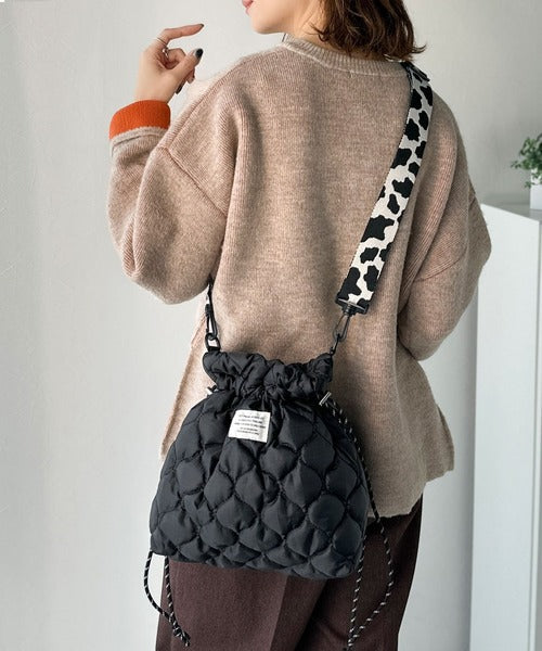 JaVa ジャバコラボ》おしゃれも実用性も叶う。2WAYキルティング巾着