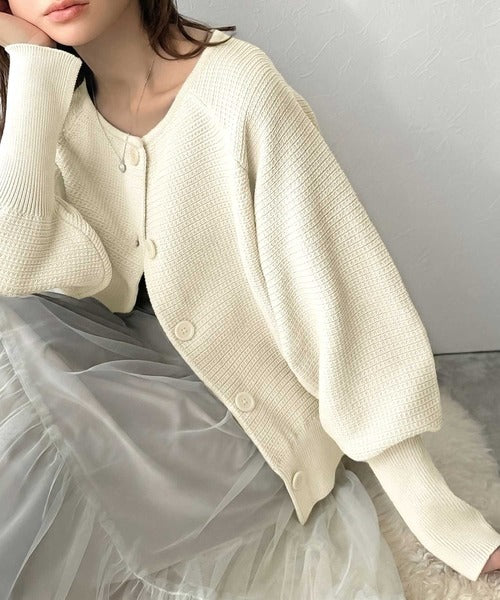 抜け感と着回し力。前後2wayゆったりシルエットラグランニット
