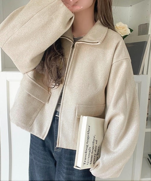 シンプルなのに映える、冬の主役アウター。ショート丈ダブルZIP