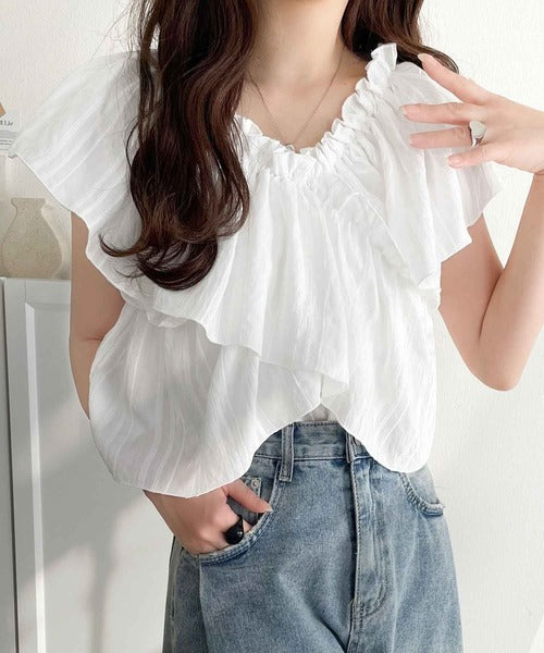大人ガーリーに見せる。2wayオフショルフリルデザインシアーブラウス