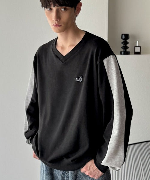 Classical Origin】「個性をアクセントに。」袖ライン配色Vネック