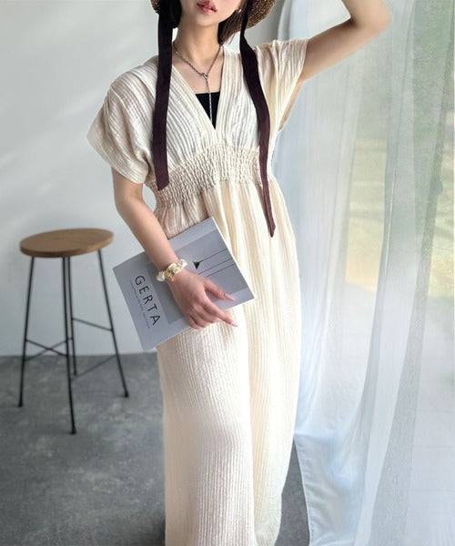 肌にふわり。大人の余裕をまとって、今日を心地よく。レースアップ