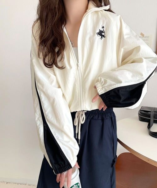 大人スポーティMIX。胸刺繍入り袖ファスナー配色ナイロンジャケット