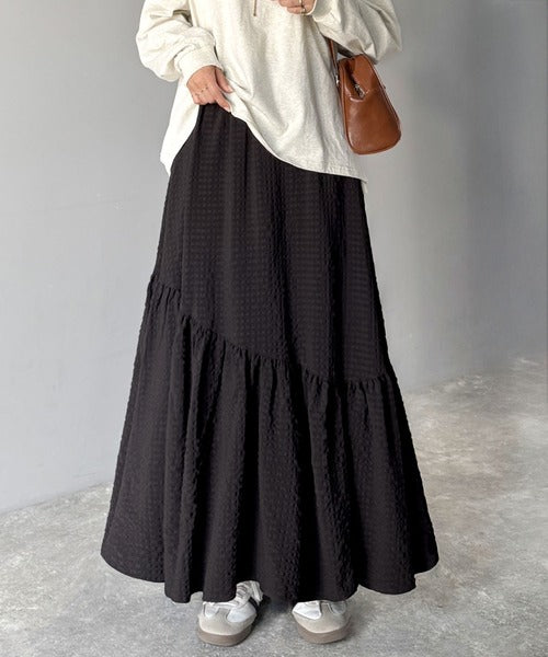 レトロなムードが大人可愛い。シアーサッカーアシンメトリーティアード