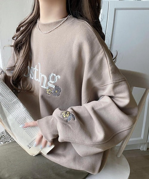 シンプルなのに一際映える。フラワー刺繍裏起毛スウェット ce1260457