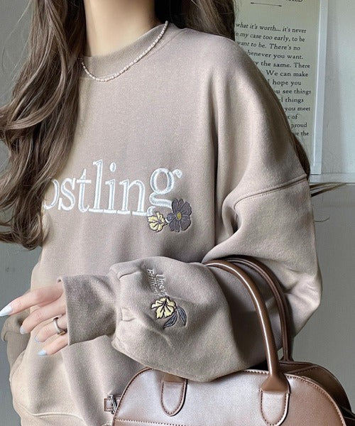 シンプルなのに一際映える。フラワー刺繍裏起毛スウェット ce1260457