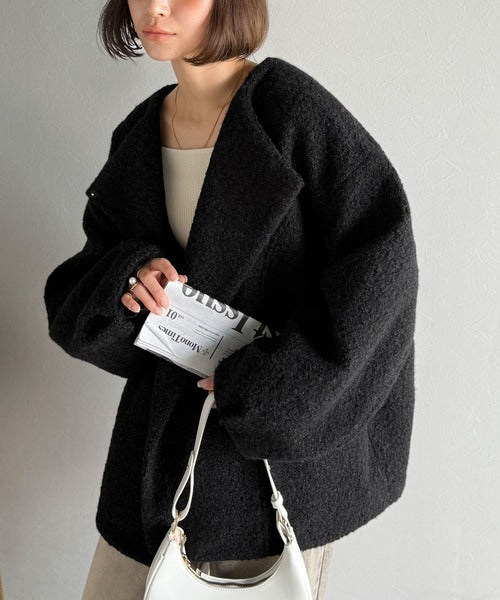 たっぽりコクーンシルエットであざと見せ。ノーカラーコクーン