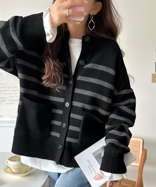 絶妙なすっきりシルエットで、華奢感がかなう。エポレットスリーブ
