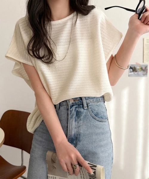 上品な透け感で華やかに決まる。レーシージャガード フレンチスリーブ