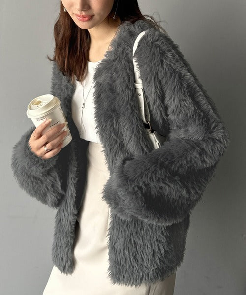 ふわっと包まれる心地よさ。モコモコフェザーニットホックカーディガン