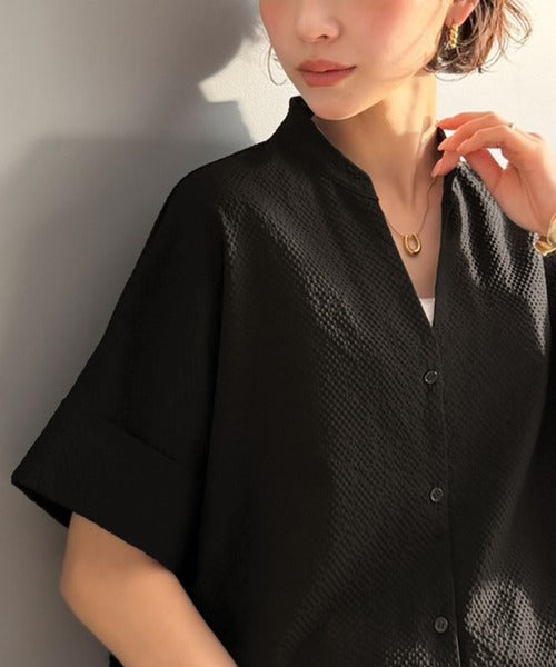 品のある抜け感で、休日にも、オフィスにも。バンドカラースキッパー