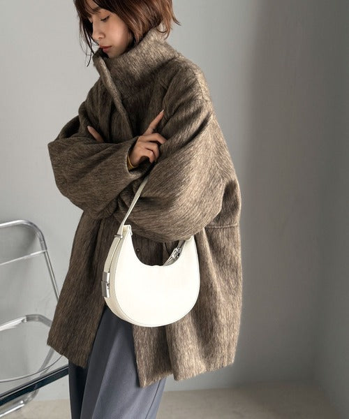 ベーシックとトレンドを両立。MIXシャギー比翼スタンドネックミドル丈