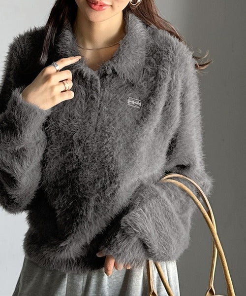 mily bilet】カジュアルな大人ふんわり。メタルプレート使いフェザー