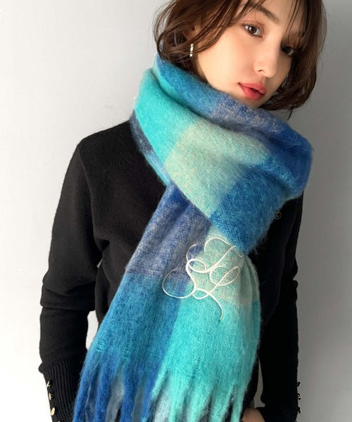 冬の愛されアイテム。ロゴ刺繍入り大判フリンジマフラー ce1010368