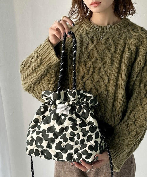 JaVa ジャバコラボ》おしゃれも実用性も叶う。2WAYキルティング巾着