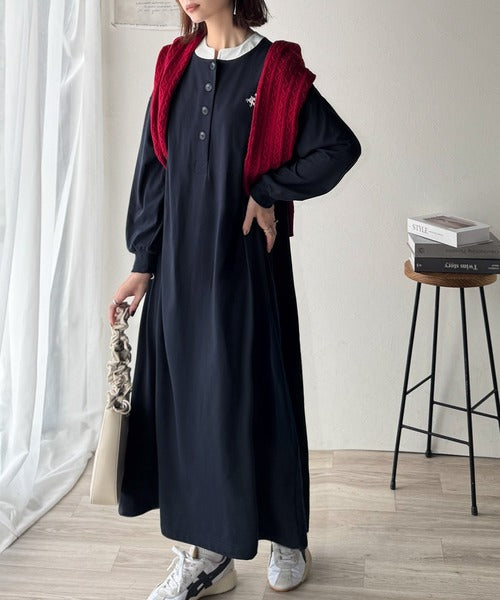 大人リラクシーで抜け感を。胸刺繍配色デザインヘンリーネックロング