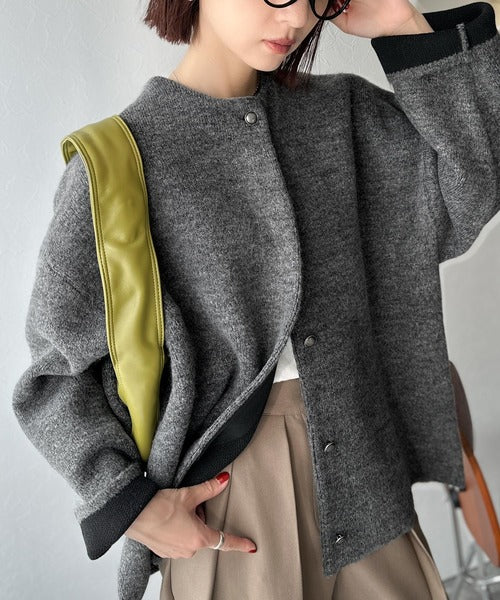 配色で差がつくベーシックな一枚。Wフェイス配色ニットカーディガン