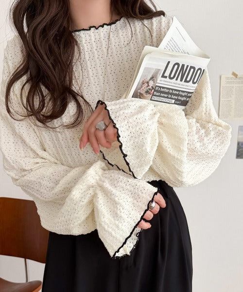 甘すぎない、透け感フェミニン。透かし編みキャンディスリーブ配色