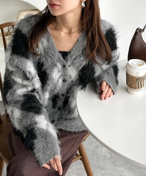 mily bilet】柄で魅せる。季節感漂う、主役級のアーガイル柄Vニット