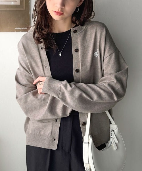 JaVa ジャバコラボ》着まわし自在のベーシックデザイン。配色刺繍