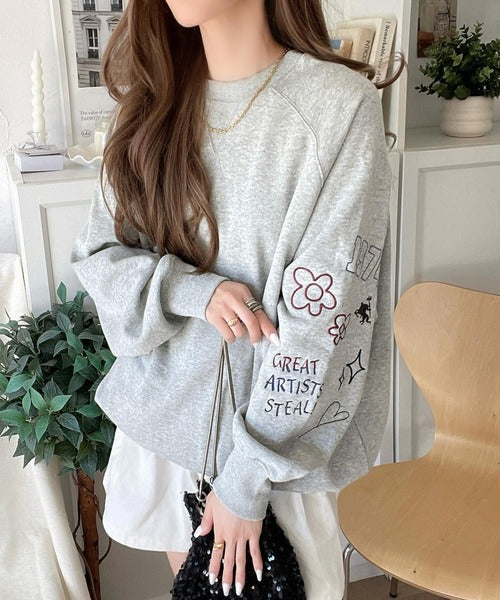 ハンドメイド風刺繍に釘付け。前後2wayランダム袖刺繍裏起毛スウェット