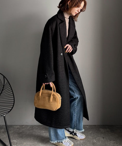 こなれ上品な雰囲気をまとう。フェイクウールロング丈アウター