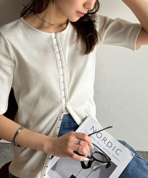 大人の抜け感カジュアル。綿100％前後2way5分袖フロントホック