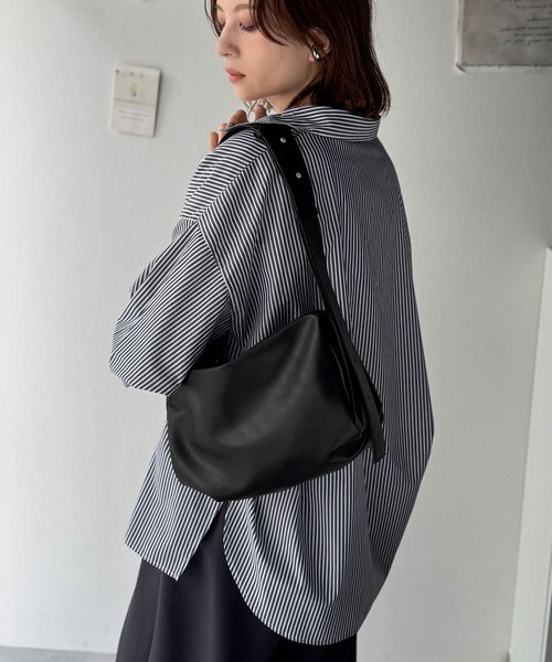 コーデに合わせて表情が変わる！マルチウェイソフトフェイクレザー