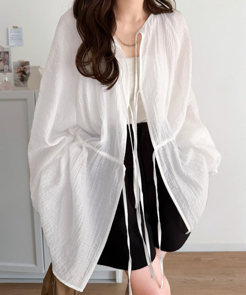美品 blancvert モニーレ シアーブラウス ドローストリング 羽織 38 ほんのり透けるシアー素材がつくる、春夏の抜け感ブラウス。ドロスト