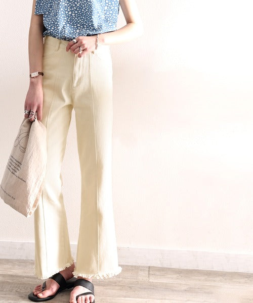 最旬美脚デニム。裾フリンジセミフレアデニムパンツ ce0900004