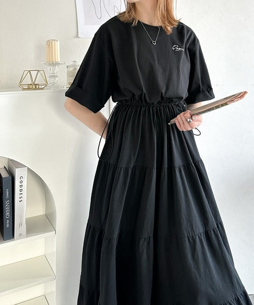 女性らしさを引き立てるデザインが魅力。胸刺繍ドロストティアード