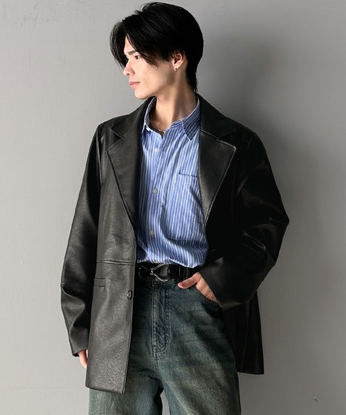 品格とトレンドを纏う。フェイクレザー テーラードジャケット