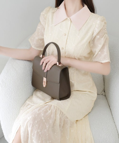 411 VALENTINO花柄刺繍ワンピースM 白地に青と赤が映えるイタリア製 mily