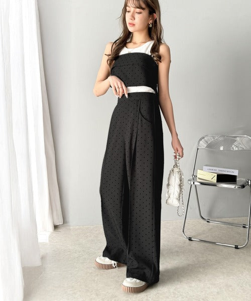 洗練された大人カワイイスタイル。フロッキードットワイドパンツ