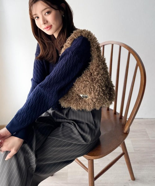 mily bilet】ふわふわ感と高級感で、季節のおしゃれを格上げ。ロゴ