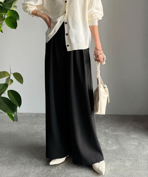 体型カバーも叶う、ラクなのにきれい見え。2タックワイドスラックス