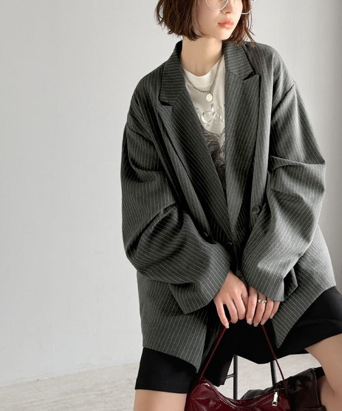 きちんと見えるのに、かたくない。袖タックダブルボタンテーラード