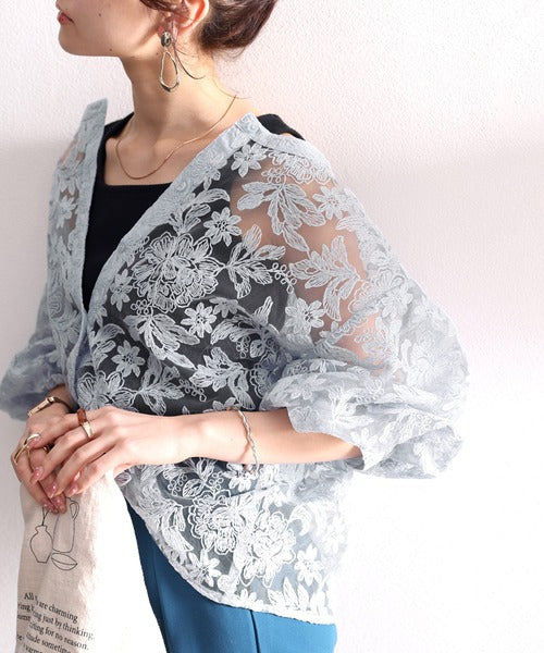 煌めくエンブロイダリー。2way花柄刺繍シアートップス ce1010123