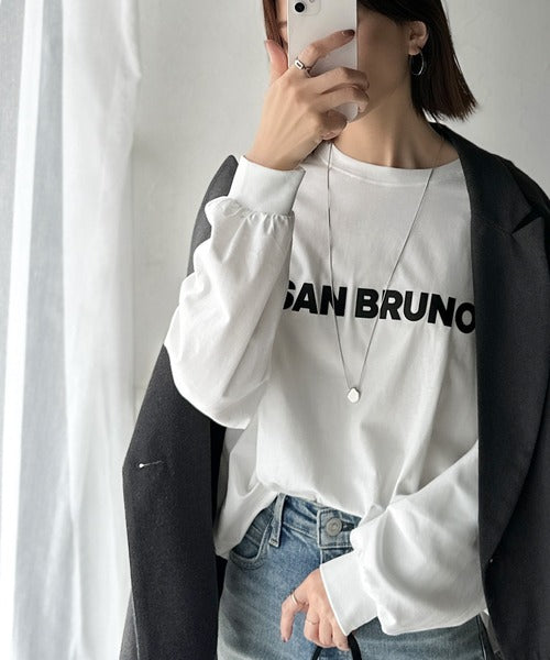 立体ロゴが主役！デイリーに活躍する大人カジュアル。綿100％英字