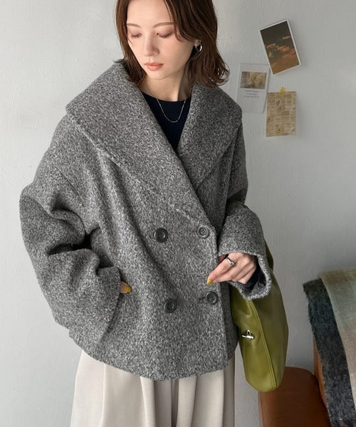 ビッグカラーで小顔見え。ふわっと羽織って、キュンとこなれる。ビッグ