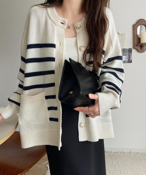絶妙なすっきりシルエットで、華奢感がかなう。エポレットスリーブ